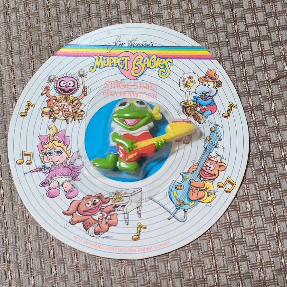 Kermit the Frog Toy with Guitar Vintage AVON Pin 1988 NIP Muppet Babies